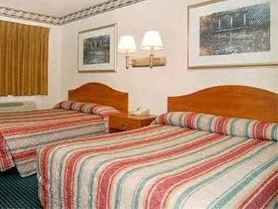 Econo East Motel 2*
